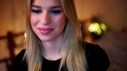 Snapshot of elister_alison chatting on October 1, 11:42 am Sunflower  online show from October 1, 11:42 am