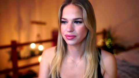 Snapshot of elister_alison chatting on October 30, 7:03 pm Sunflower  online show from October 30, 7:03 pm