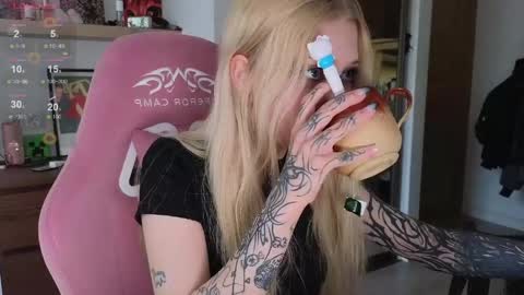 Elizabeth online show from April 15, 3:04 pm