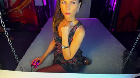 Elizabethangel online show from March 10, 9:34 am