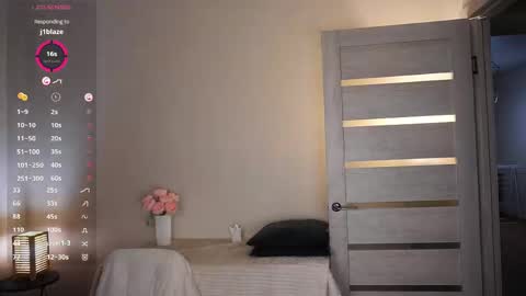 Elizabeth online show from April 19, 6:32 pm