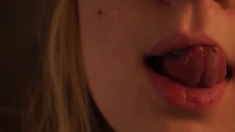 Elizabeth online show from September 30, 7:13 pm