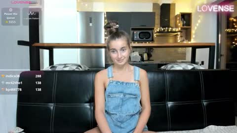 Eliz                               online show from November 30, 4:25 pm