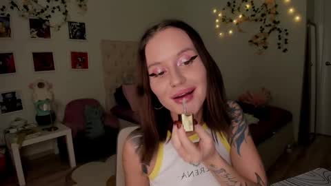 Snapshot of ella_gdss chatting on October 28, 9:43 am ELLA online show from October 28, 9:43 am