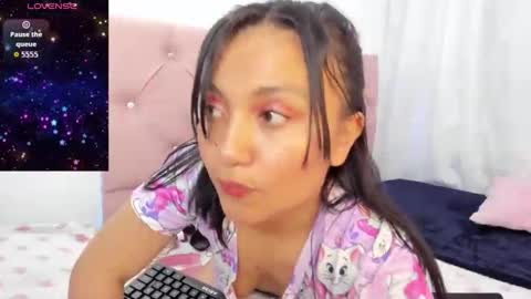 Snapshot of ella_jhones22 chatting on September 28, 3:37 am ella_jhones22 online show from September 28, 3:37 am