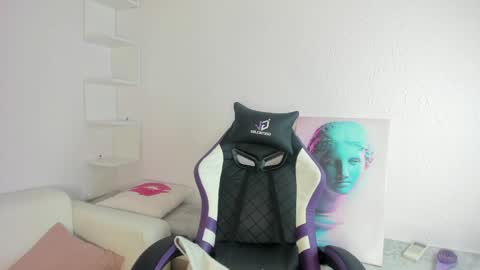 Ella online show from April 8, 3:20 am