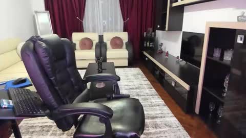 Ella online show from March 10, 6:56 pm