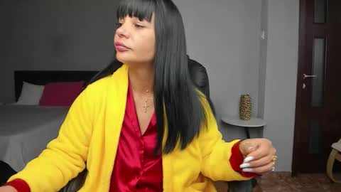 Ella online show from November 27, 10:34 am