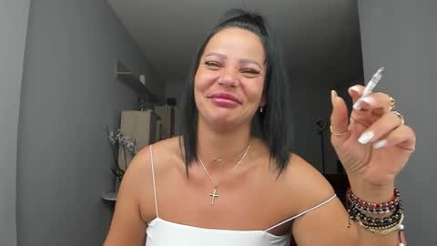 Ella online show from October 31, 7:14 pm