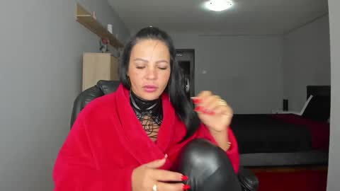 Ella online show from September 27, 9:01 pm