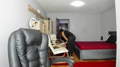 Ella online show from September 26, 8:50 pm