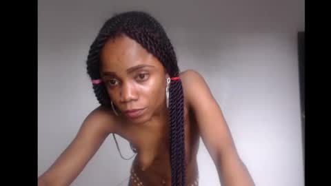 ella online show from October 5, 7:39 am