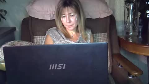 Snapshot of ellajohnsonx chatting on October 25, 11:53 am ellajohnsonx online show from October 25, 11:53 am