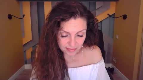 EllaLongs online show from June 3, 11:35 am