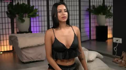 Ella Luxe online show from July 23, 3:15 am