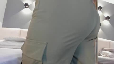 Ella online show from September 29, 12:04 pm