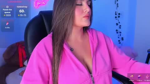ellarosee_ online show from April 4, 6:48 pm