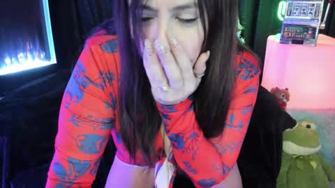 ELLE online show from December 4, 9:36 pm