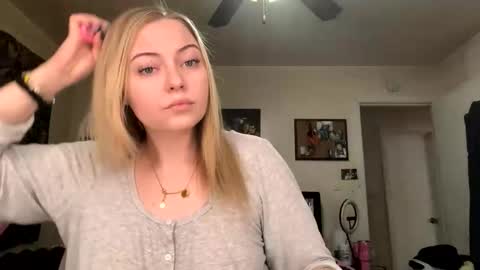 ellejess online show from March 6, 4:39 pm