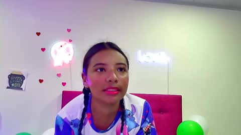 ellie_cute7 online show from March 24, 7:31 pm