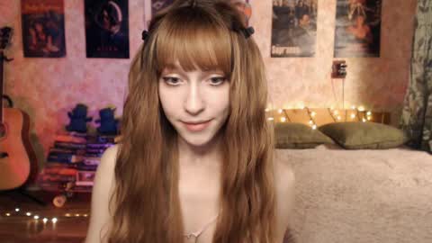 Snapshot of ellie_friendly chatting on December 21, 3:25 am ellie_friendly online show from December 21, 3:25 am