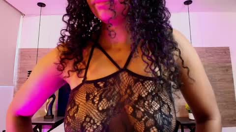 elliee_alves online show from May 13, 5:22 pm
