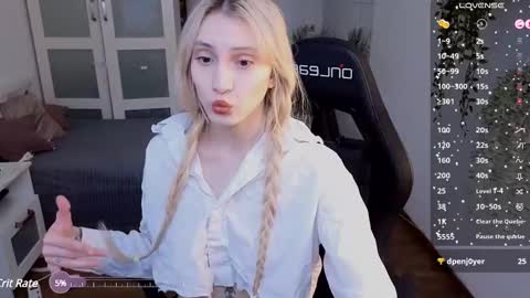 Snapshot of elliefrost chatting on February 28, 9:23 pm elliefrost online show from February 28, 9:23 pm