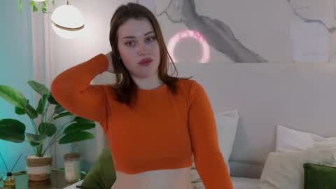 elliegarson__ online show from March 31, 5:46 pm