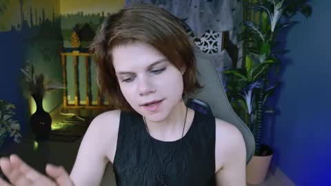 elliemurler online show from October 31, 2:39 pm