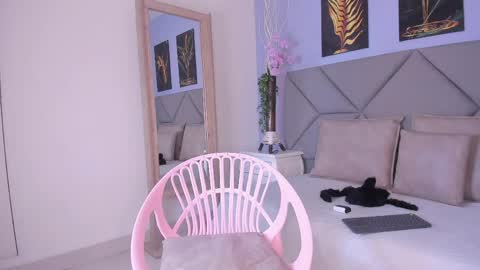    online show from April 4, 8:38 pm