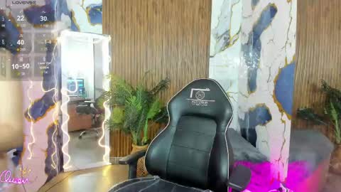 ellis_tay online show from April 18, 7:58 pm