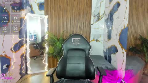 ellis_tay online show from April 18, 7:40 pm