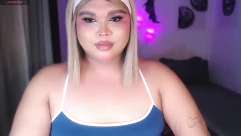 Ellise online show from May 9, 10:38 pm