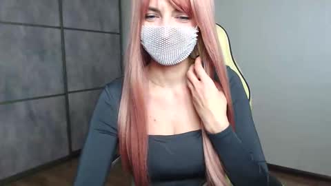 EllisNikki online show from December 19, 12:06 am