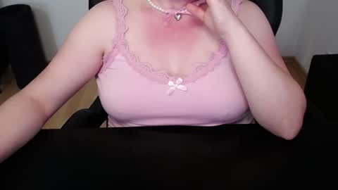 Elly online show from May 9, 4:13 pm