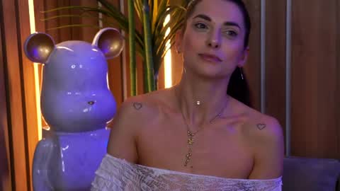 Elly online show from April 18, 7:07 pm