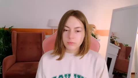 elma_lily online show from February 7, 8:06 am