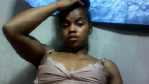 elodie228680 online show from May 26, 3:29 pm