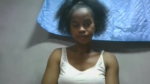 elodie228680 online show from May 15, 3:37 am