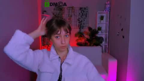 Ella online show from July 23, 9:18 am