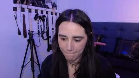 elowen_halley1 online show from September 30, 10:31 pm