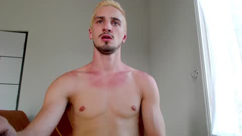 Snapshot of elpsycongrooo chatting on February 4, 9:28 am elpsycongroo online show from February 4, 9:28 am