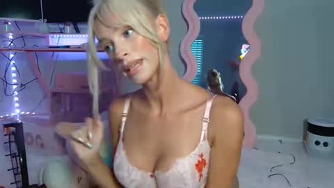 elsa_may online show from June 11, 12:43 am