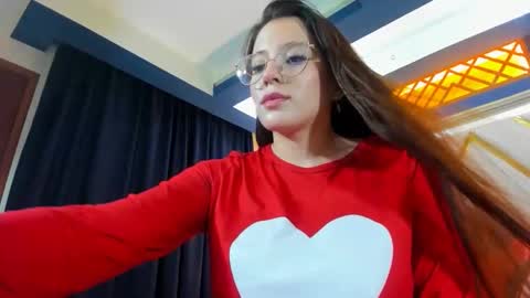 Snapshot of ema_04 chatting on October 26, 12:44 am Estefany Martinez Acua INSTAGRAM ema 04oficial online show from October 26, 12:44 am