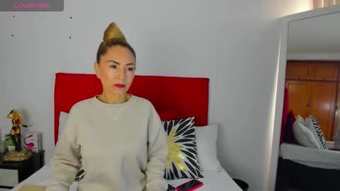 ema garcia  online show from November 17, 12:52 pm