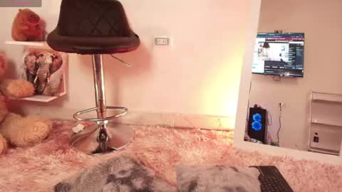 ema_parkerr online show from April 18, 1:07 am