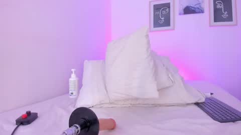 emelie_89 online show from March 6, 3:02 pm