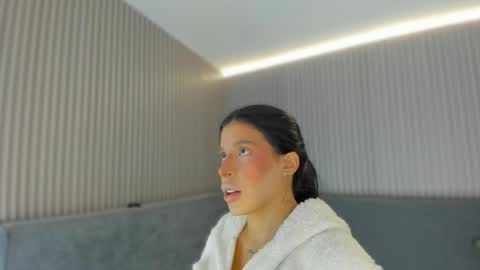 emelie_89 online show from April 21, 11:50 am