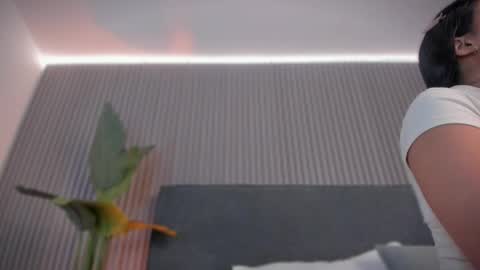 emelie_89 online show from April 18, 11:56 am