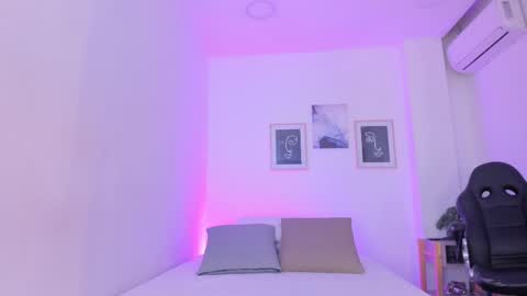 emelie_89 online show from March 10, 11:55 am